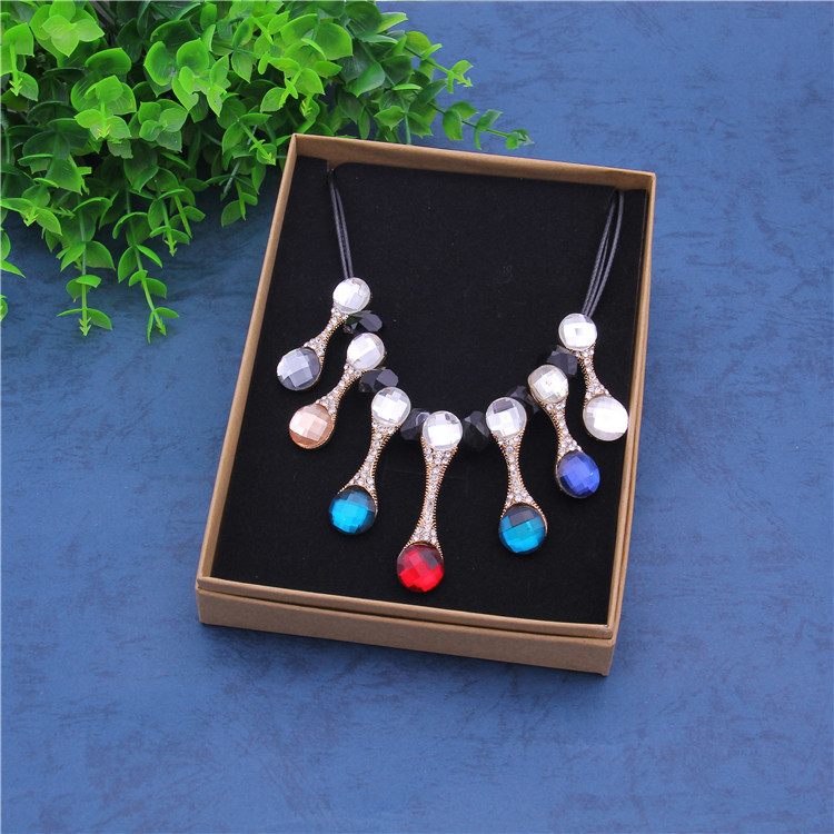 Picture of Ready Stock Retro Kraft Paper Gift Box Necklace Earrings Jewelry Packaging Box Large Jewelry Set Box Wholesale