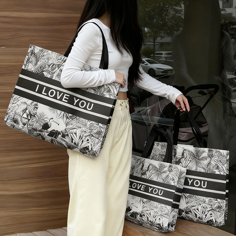 Clothing store high-end shopping packaging bag custom logo clothes packing with non-woven handbag gift bag