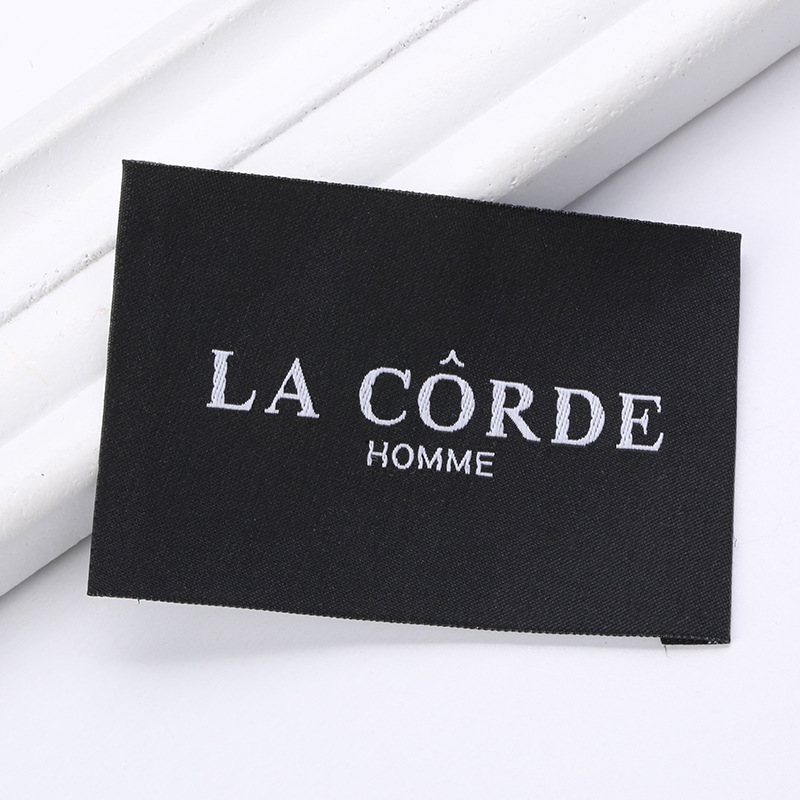 Manufacturers supply all kinds of woven marks, collar marks, clothing accessories, trademarks, logo woven marks, folded letters, sizes, washed marks