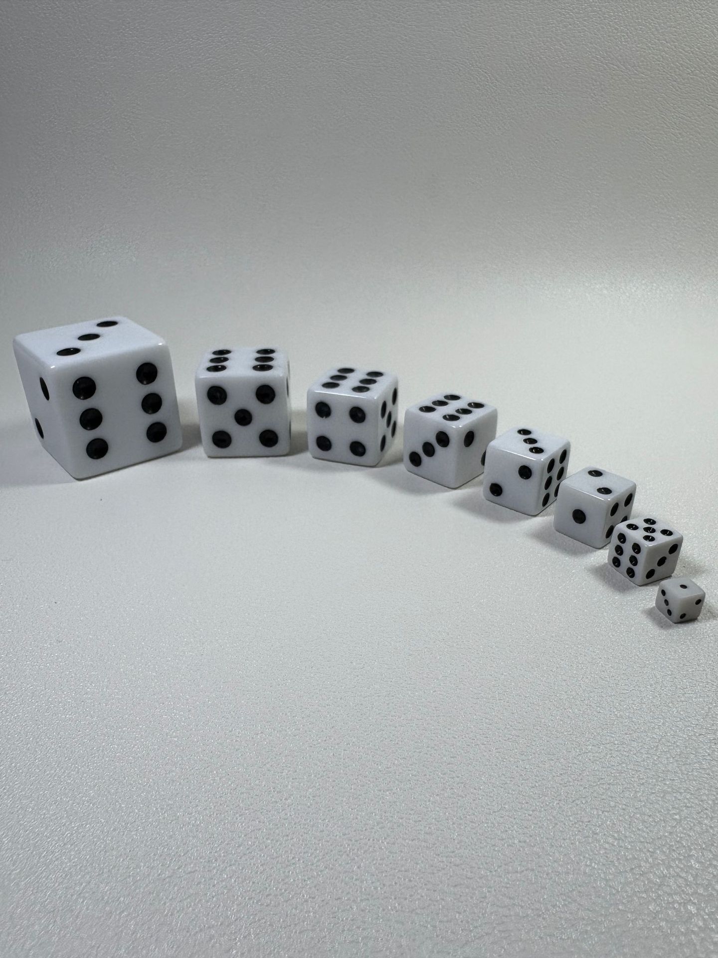 Picture of Right Angle Square Solid Color White Background Board Game Running Group Accessories Teaching Game Entertainment Props Drawing Acrylic Mini Dice
