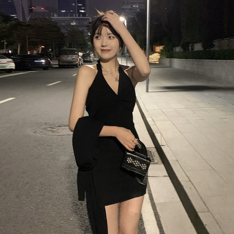 Women's Hanging Neck Dress for Spring and Summer Korean-style 2022 New Sexy Spice Girl Design Sense Slim-fit Skinny Black Dress