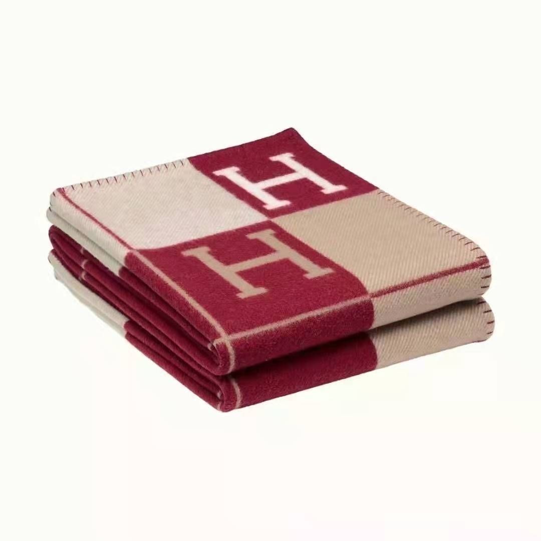 Picture of Cross-Border Amazon Fleece Blanket Single Blanket Air Conditioning Blanket Sofa Cover Blanket Nap Blanket H Letter Aviation Flight Blanket