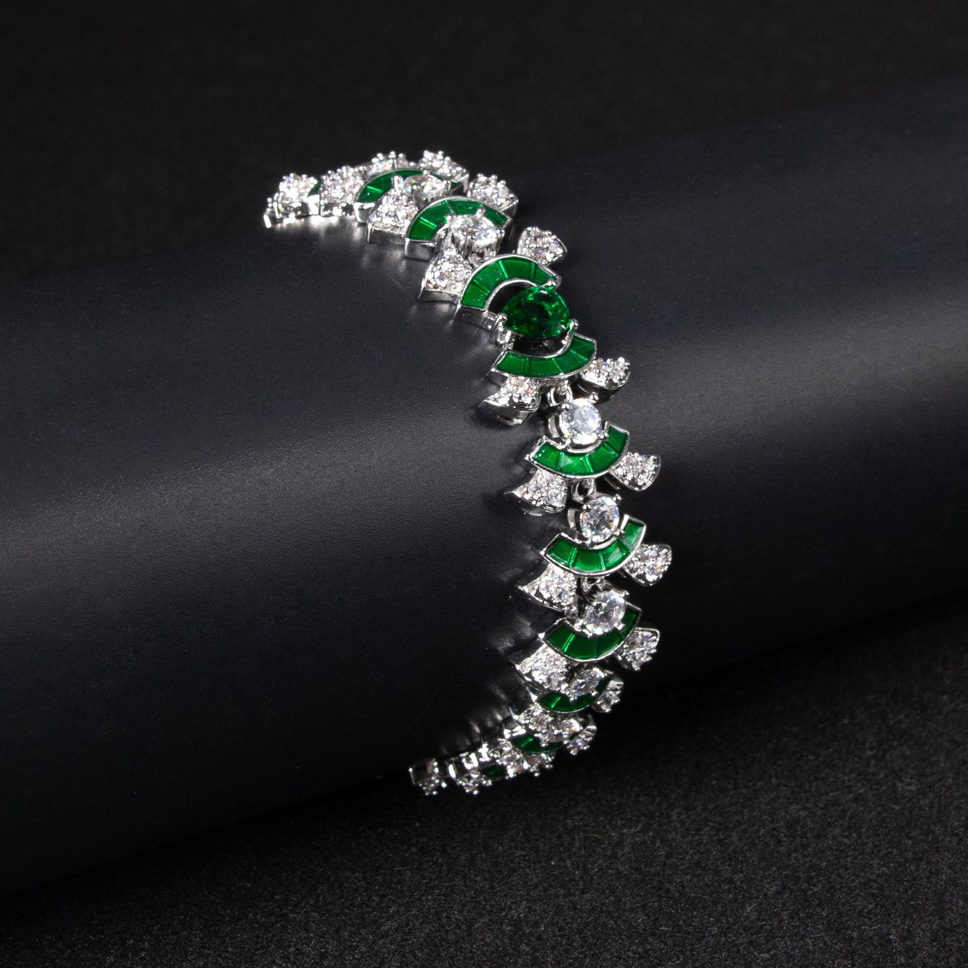 Picture of European and American Cross-border High-set Jewelry Necklace Earrings Ring Bracelet Four-piece Banquet Luxury All-match Jewelry for Women