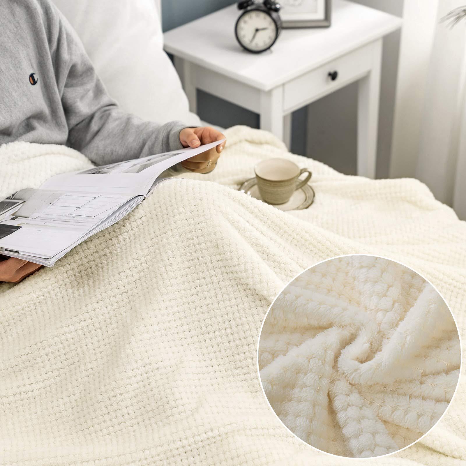 Picture of Cross-border in stock thick solid color pineapple plaid flannel blanket coral fleece sofa blanket air conditioning blanket nap blanket