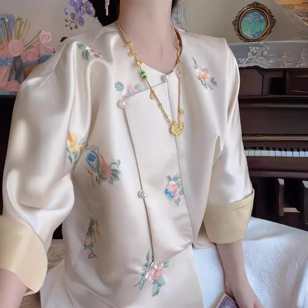New Chinese Style National Style Embroidered Coat Women's Early Spring 2023 New Entry Luxury Tang Dress National Fashion Improved Button Top Sweet