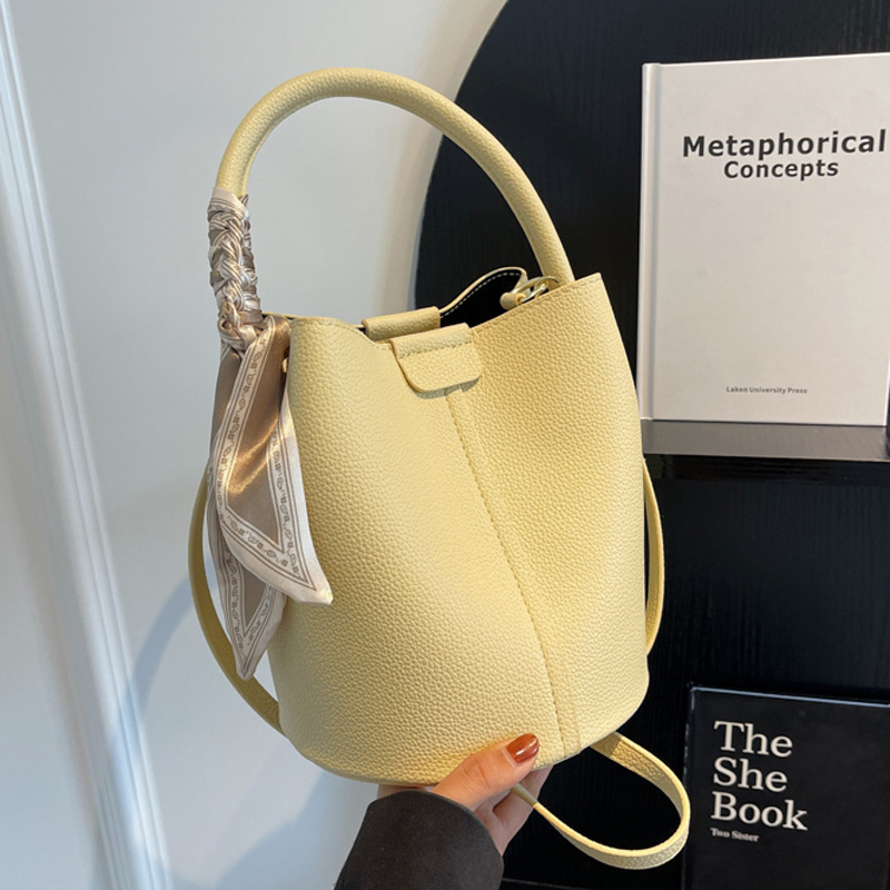 High-end Soft Leather Hand Bucket Bag Women's New Fashion Niche Design Women's Handbag Shoulder Crossbody Bag