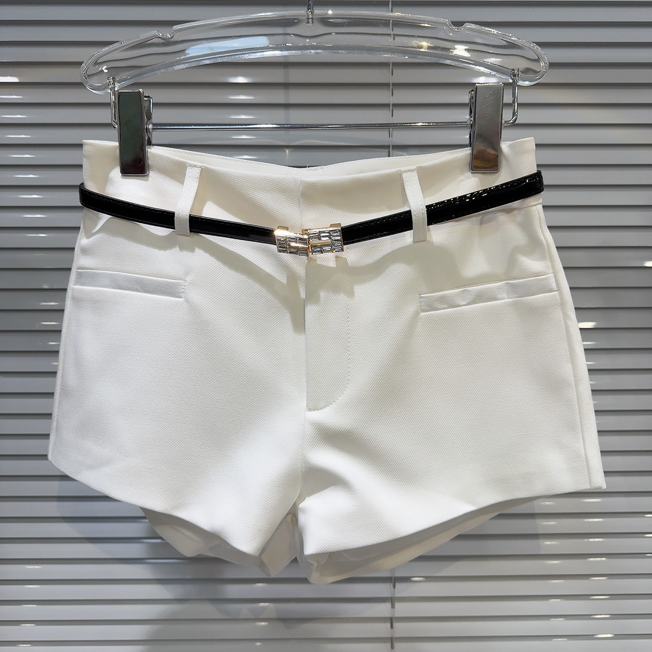Picture of Internet Celebrity Same Style 2024 Summer Gem Belt Decoration Solid Color Elegant Workplace Women's Straight Three-point Suit Shorts
