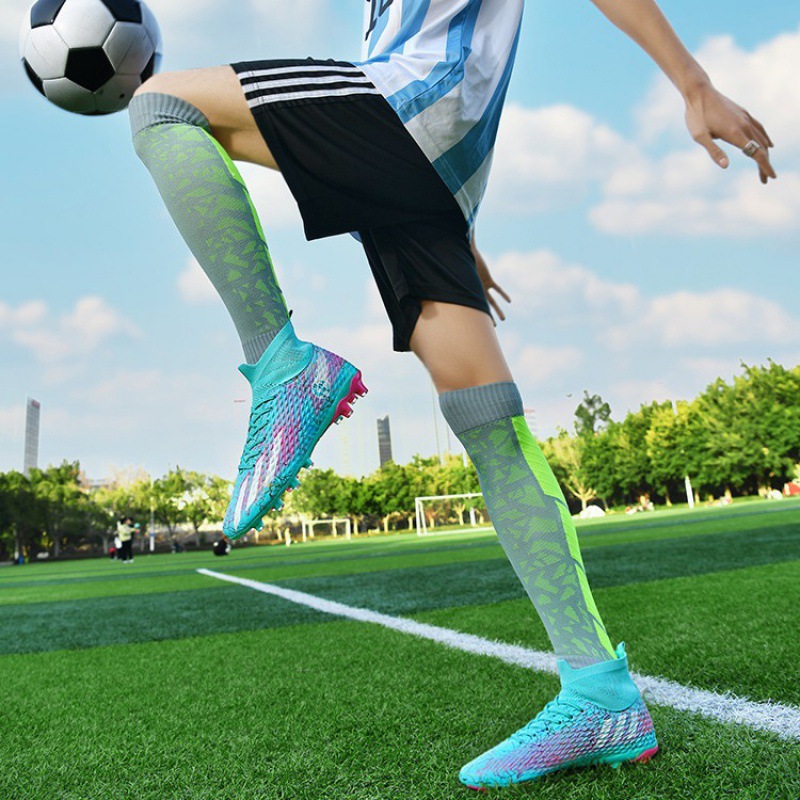 The new C Luo high-performance non-slip breathable wear-resistant football shoes, professional competition training, light breathable and comfortable