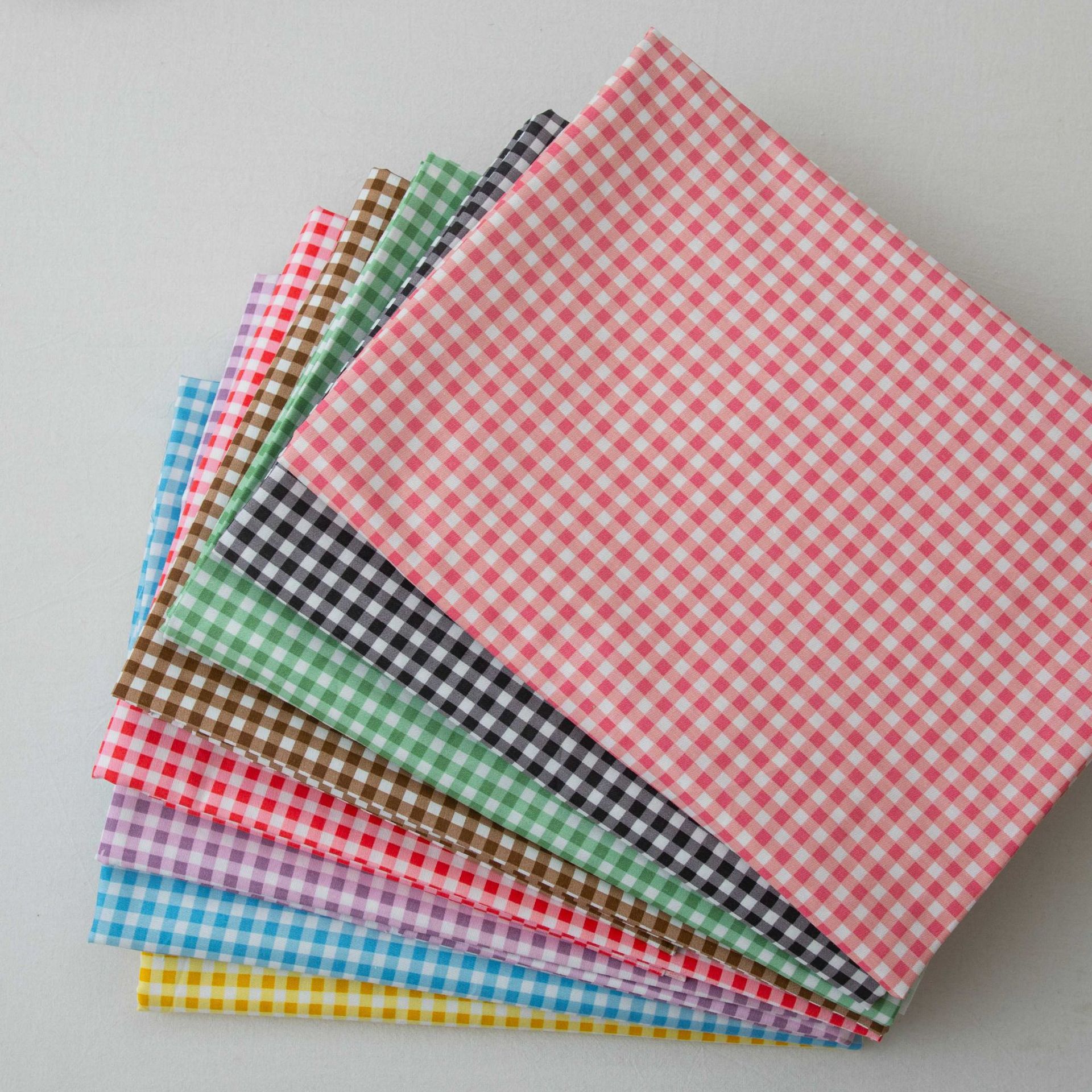 Wholesale supply of 133*72 twill printed fabric, grid 40s cotton fabric, 1.6 meters wide