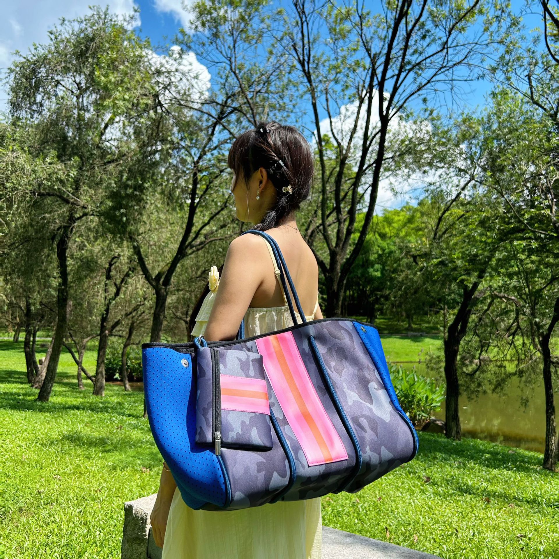 Picture of Diving Material Perforated Beach Bag European and American Fashion Portable Shoulder Strap Mother Bag Outdoor Casual Bag Portable Women's Bag for Women