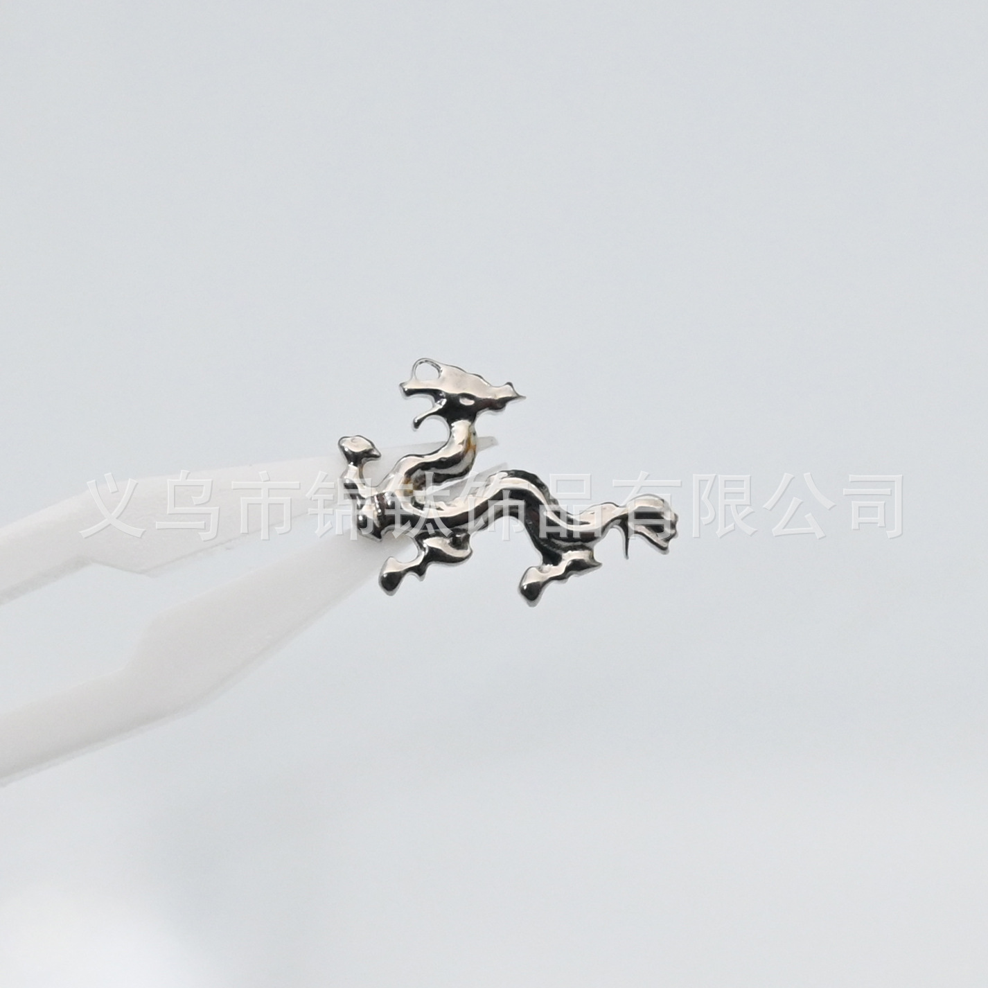 F136 Titanium Alloy Personalized Chinese Dragon Earrings Internal Thread National Style Dragon Ear Bone Nails Lip Nails Piercing Ear Jewelry Cross-Border