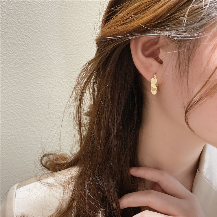 Picture of New 2025 Gold Piece Smart Sense 925 Silver Earrings Simple All-match Earrings Girlfriend Elegant Women