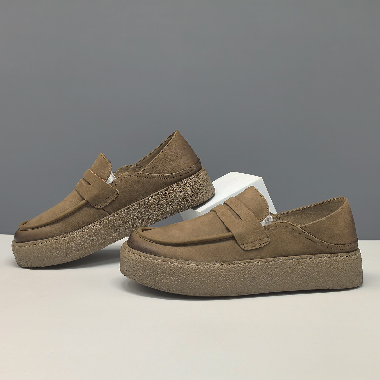 Men's leather one-foot slip-on shoes versatile casual single shoes top layer cowhide European station men's shoes platform platform casual shoes
