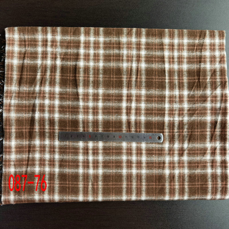 Picture of in stock brushed plaid fabric spring and summer women's shirt cloth 21 polyester cotton woven flannel plaid lining