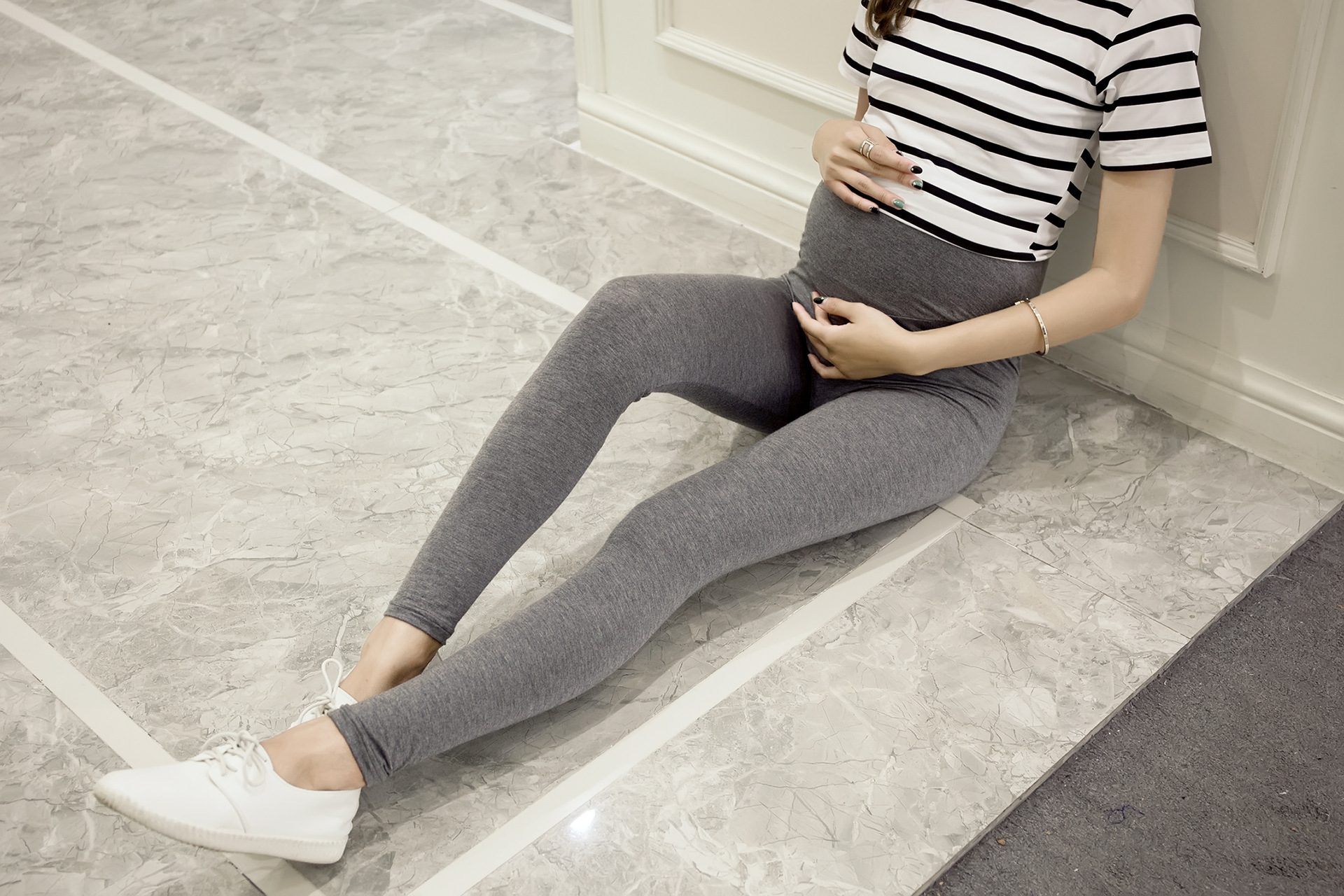 Picture of in stock Pregnant Women's Leggings Autumn and Winter fleece-lined Thickened Silver Fox Velvet Pants Leggings Abdominal Pants Pregnant Women's Pants Trendy Pants