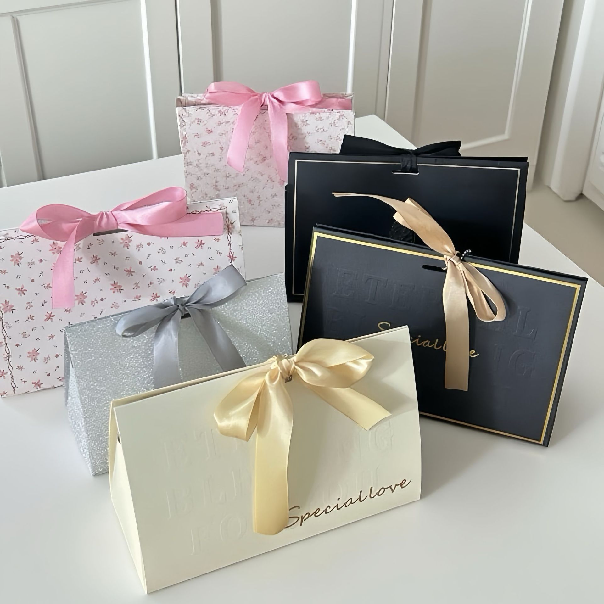 High-End Jewelry Gift Paper Bags, Custom Silk Scarves, Souvenirs, Cosmetics Packaging Paper Boxes, Hot Stamping Foldable Triangle Boxes