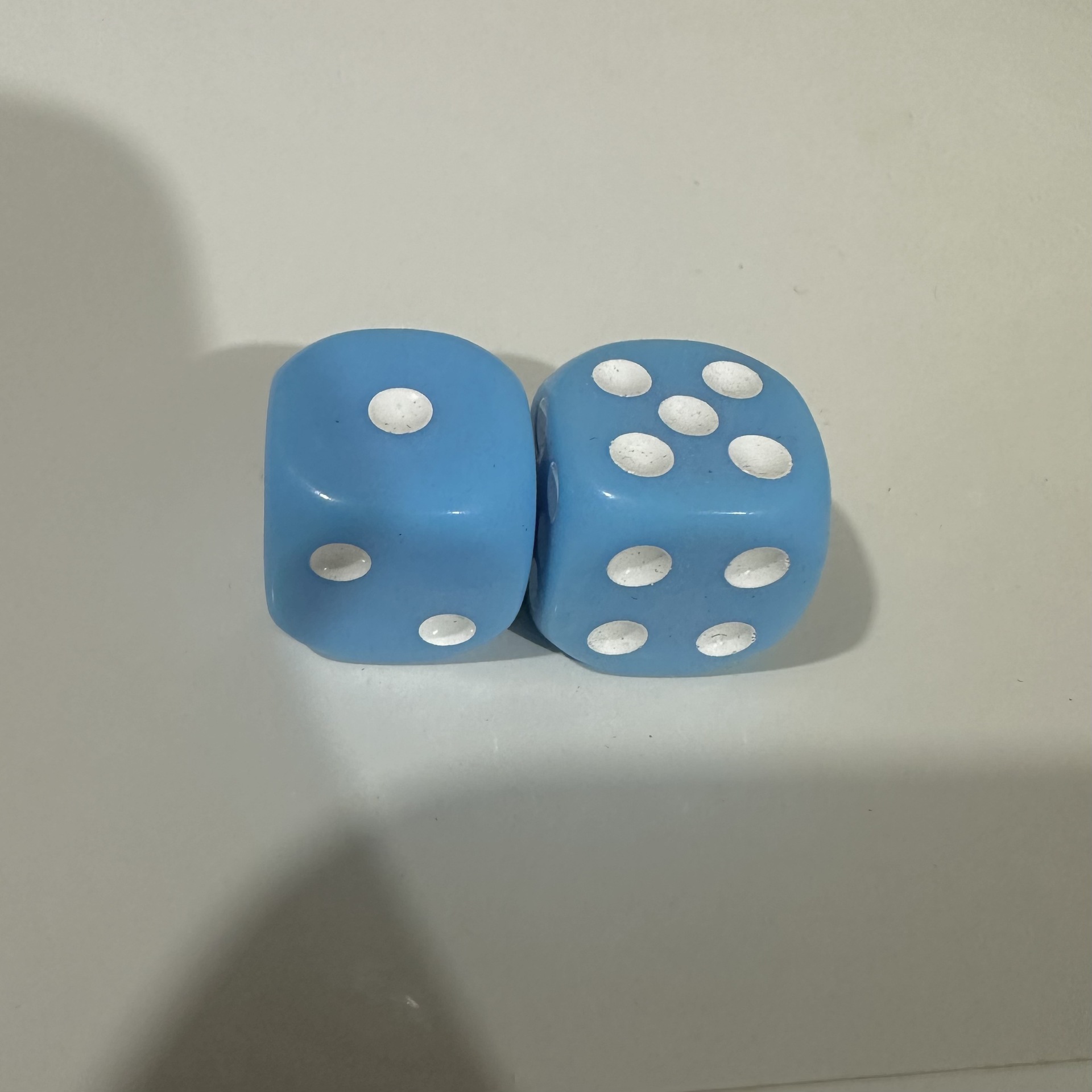 Picture of Yiwu Dege leisure and entertainment supplies 16mm acrylic solid color dice color complete