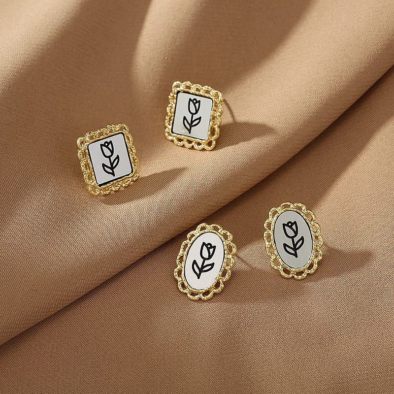 Picture of S925 Silver South Korea Dongdaemun Earrings French Retro All-match Niche Geometric Lace Tulip Earrings B563
