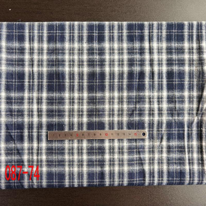 Picture of in stock brushed plaid fabric spring and summer women's shirt cloth 21 polyester cotton woven flannel plaid lining