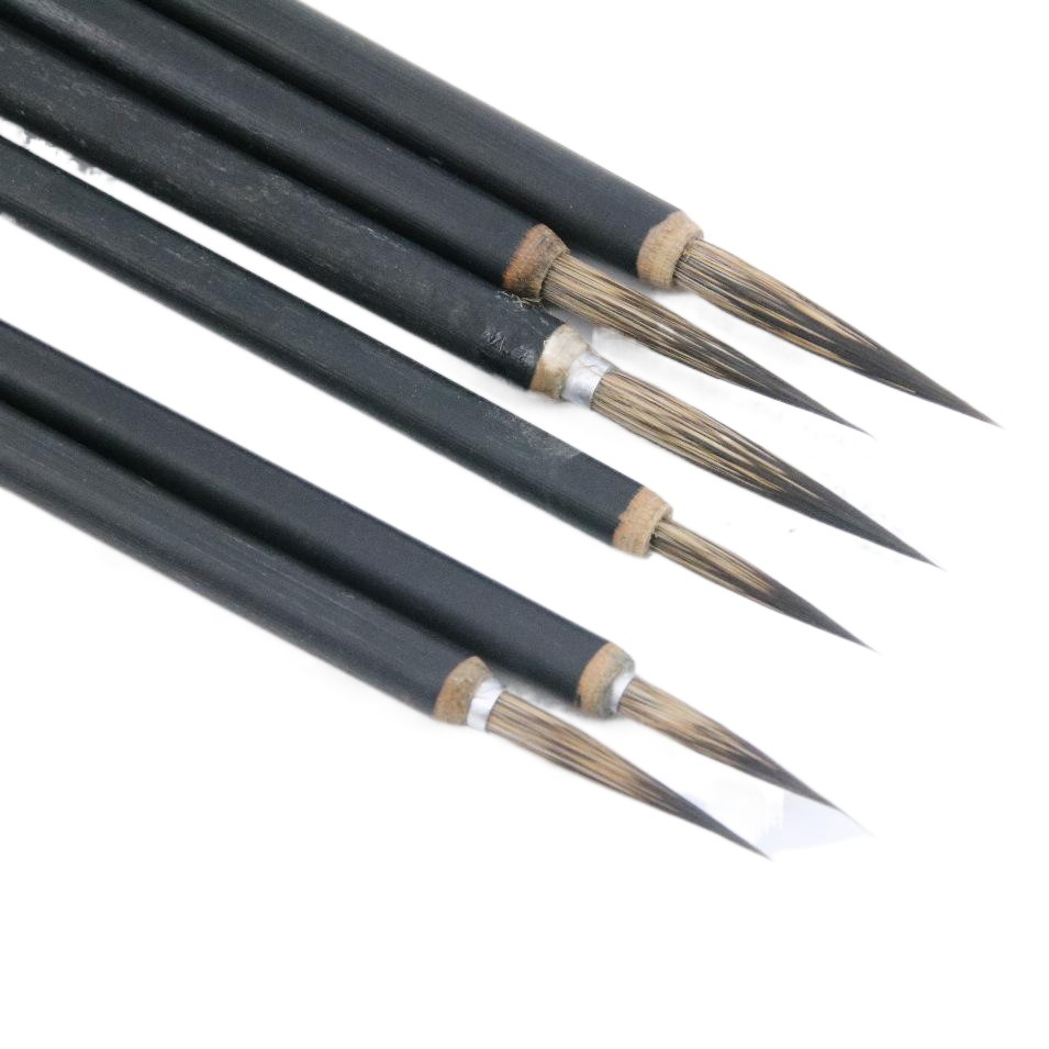 The four treasures of the study room, the moustache hook line, the brush, the stone irrigation, the leaf tendon, the thin gold body, the calligraphy, the fine brushwork, the large and small Gui brush
