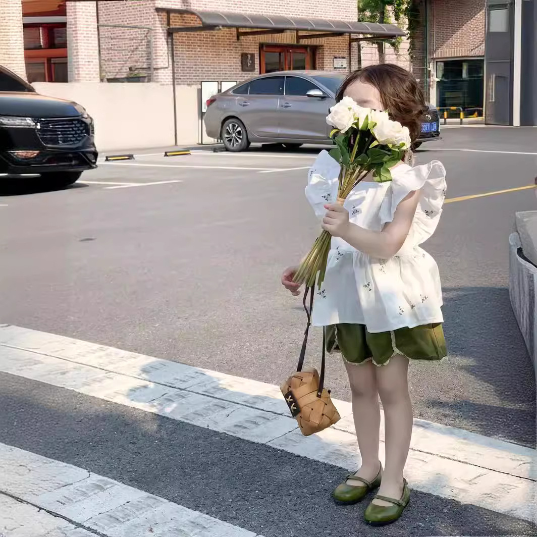 Spring and Summer 2024 New Arrival Baby Girl's Embroidered Flower Sleeve Vest Lace Shorts Two-piece Children's Suit Girl's Stylish Fashion