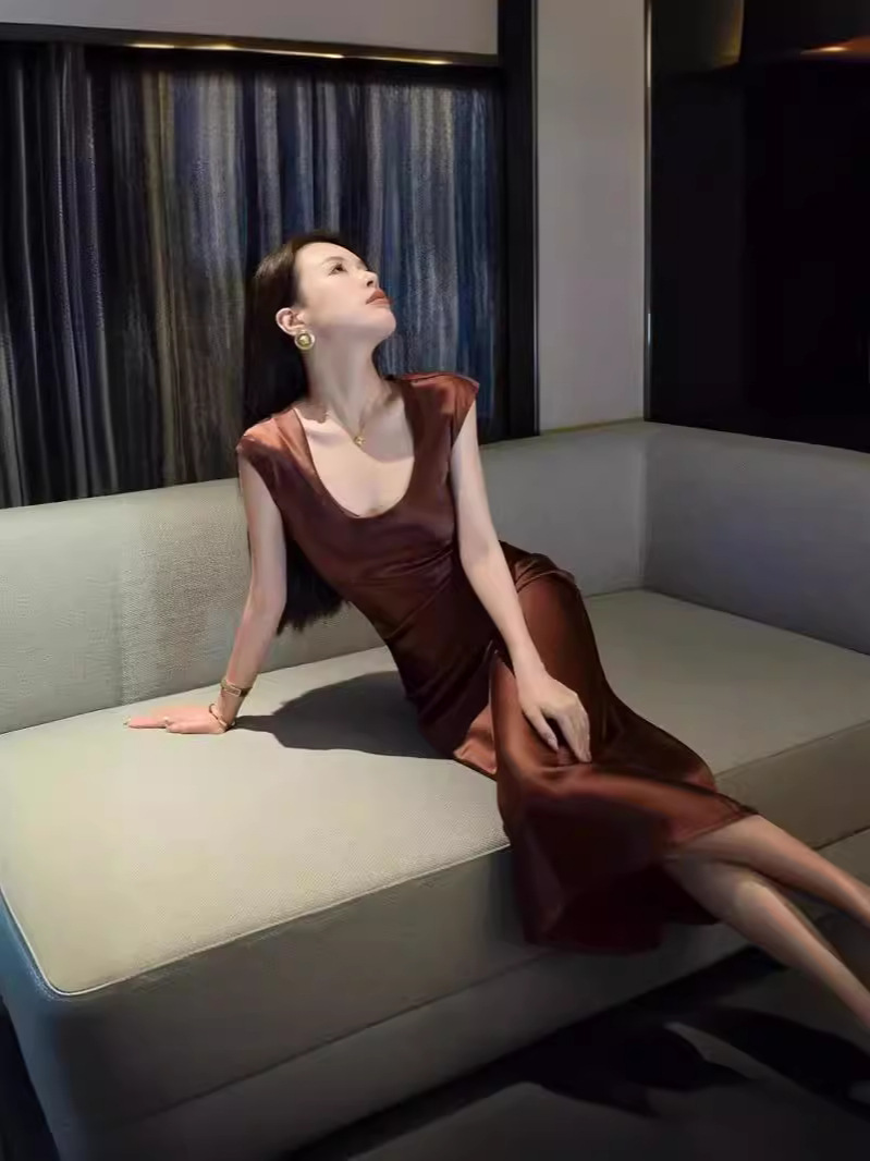 45 ° Oblique Cut Imported Silk Triacetate Crewneck Dress Short Sleeve Tight Waist Elegant Slimming Elegant