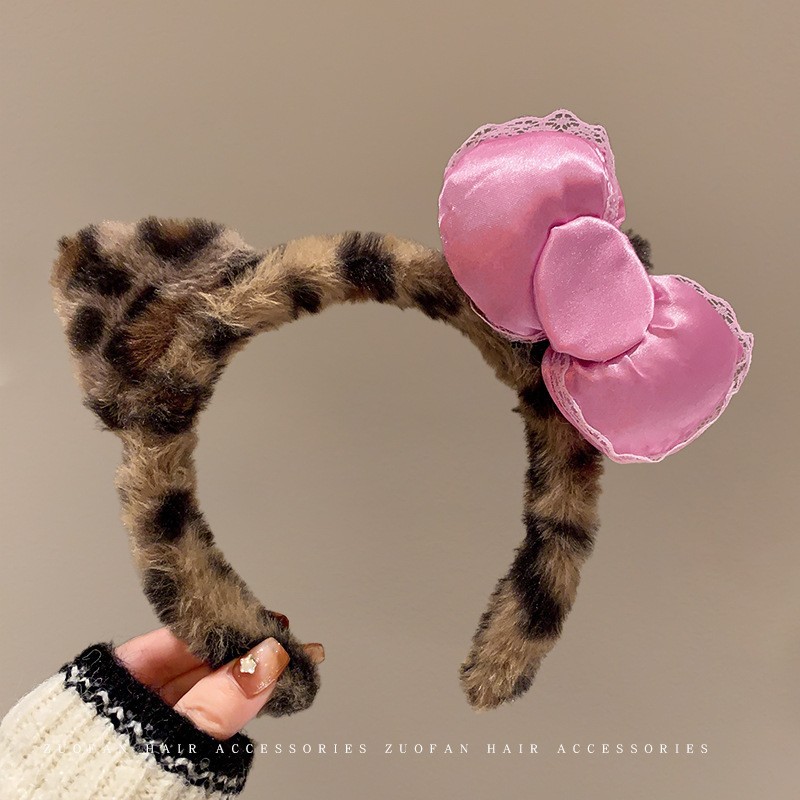 Picture of Special Headband for Face Washing for Women 2025 New Autumn and Winter Cute Bear Headband Hairband Hairpin Hair Accessory Plush Headwear