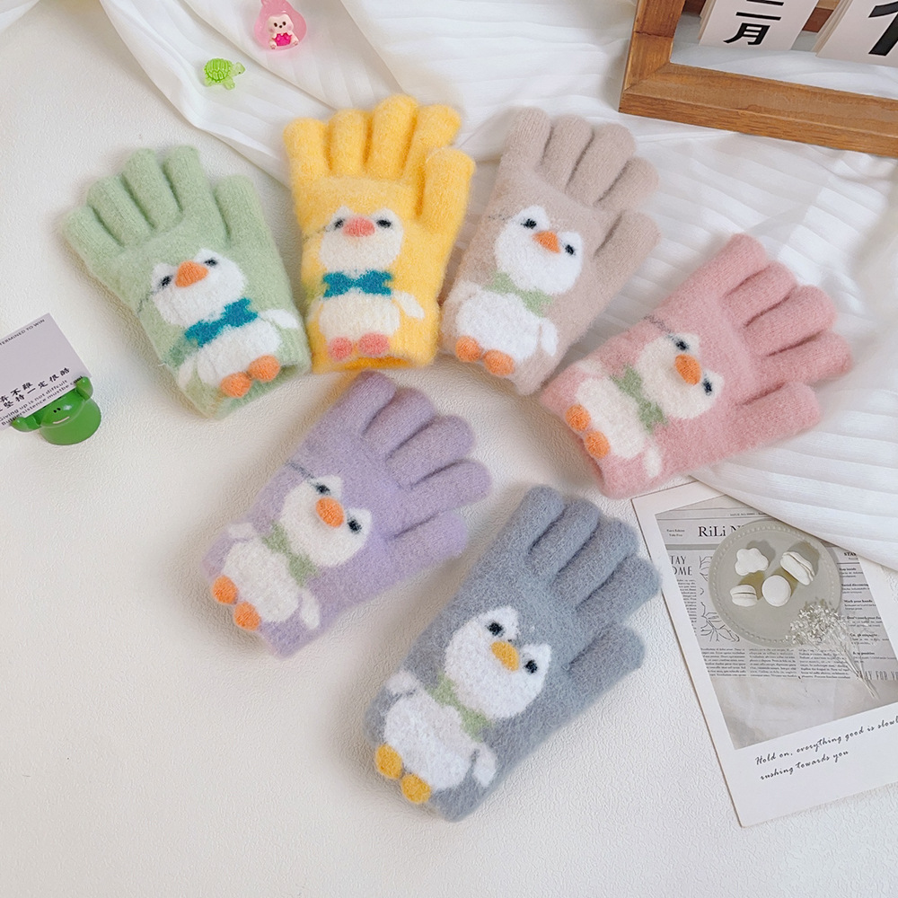 Winter 3-8 Years Old Kidsren's Gloves Warm Baby Gloves Penguin Full Finger Writing Gloves New Model Manufacturer