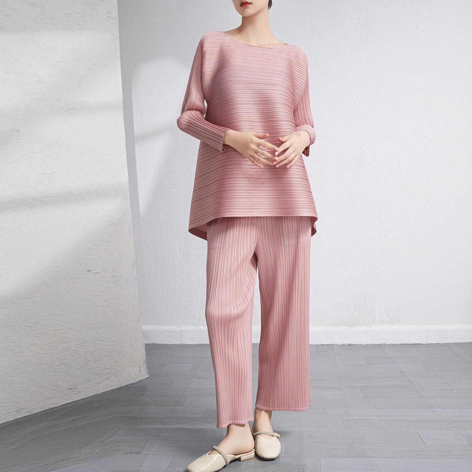 Picture of Miyake Original Single Fabric Suit New Loose Age-Reducing Flesh-Covering Large Size Elegant Fashion Top Loose Casual Pants