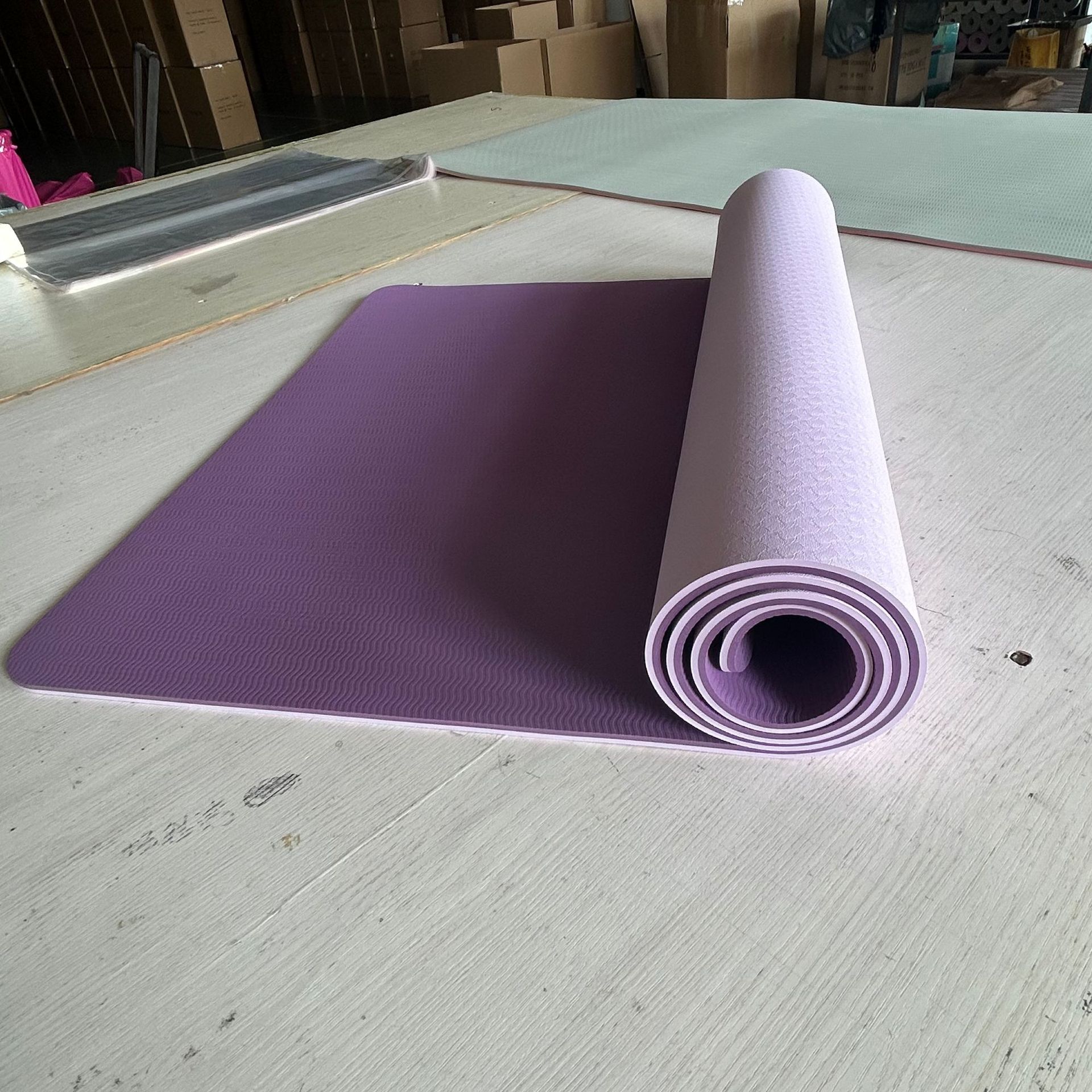 Picture of Spot Manufacturer Wholesale Tpe Two-Color Yoga Mat 183*61*0.6 Sports Fitness Mat Portable Dance Practice Mat