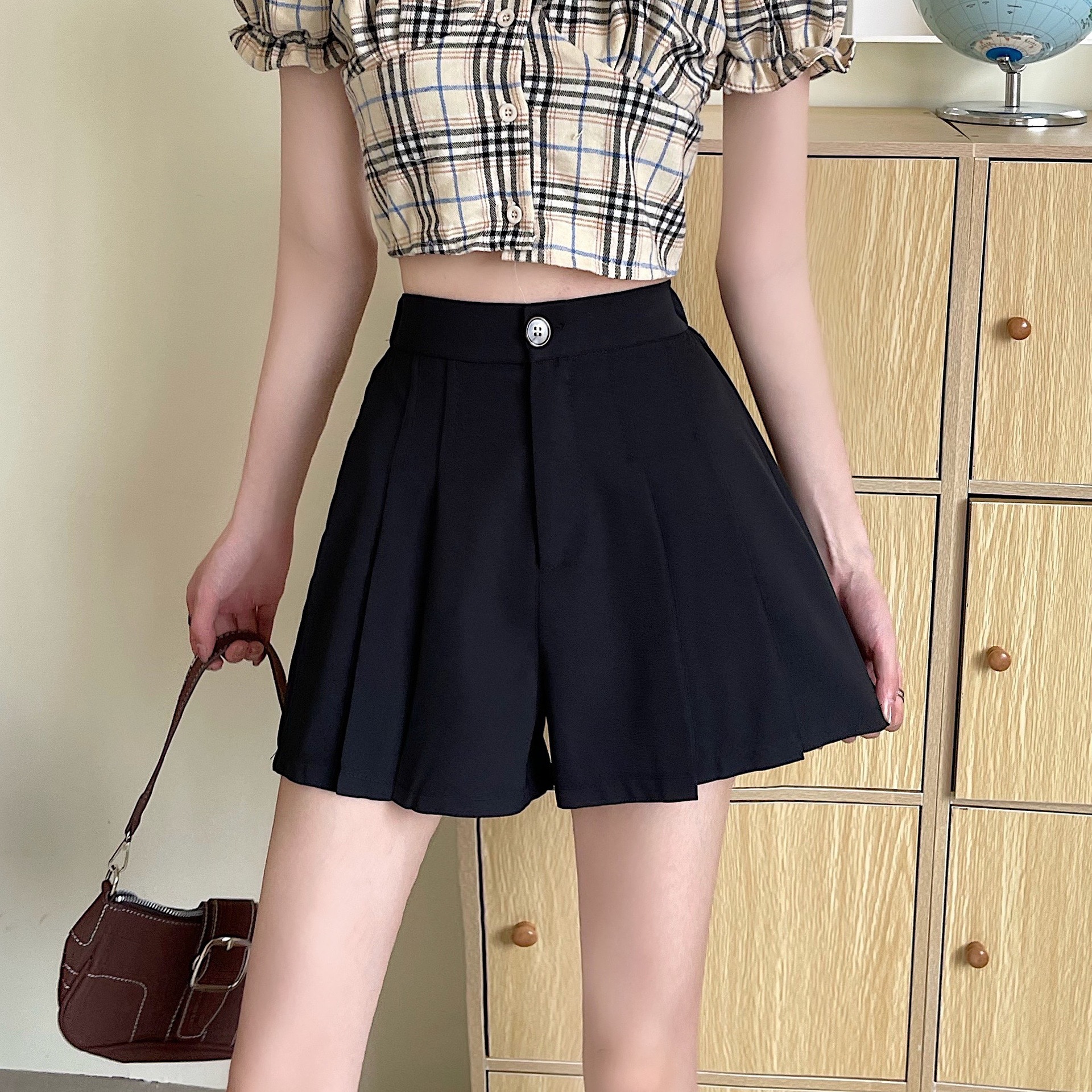 Shorts for Women in Summer, High-Waisted, Loose A-Line Pleated Culottes, Thin Straight Wide-Leg Pants, Black Pants That Show Long Legs