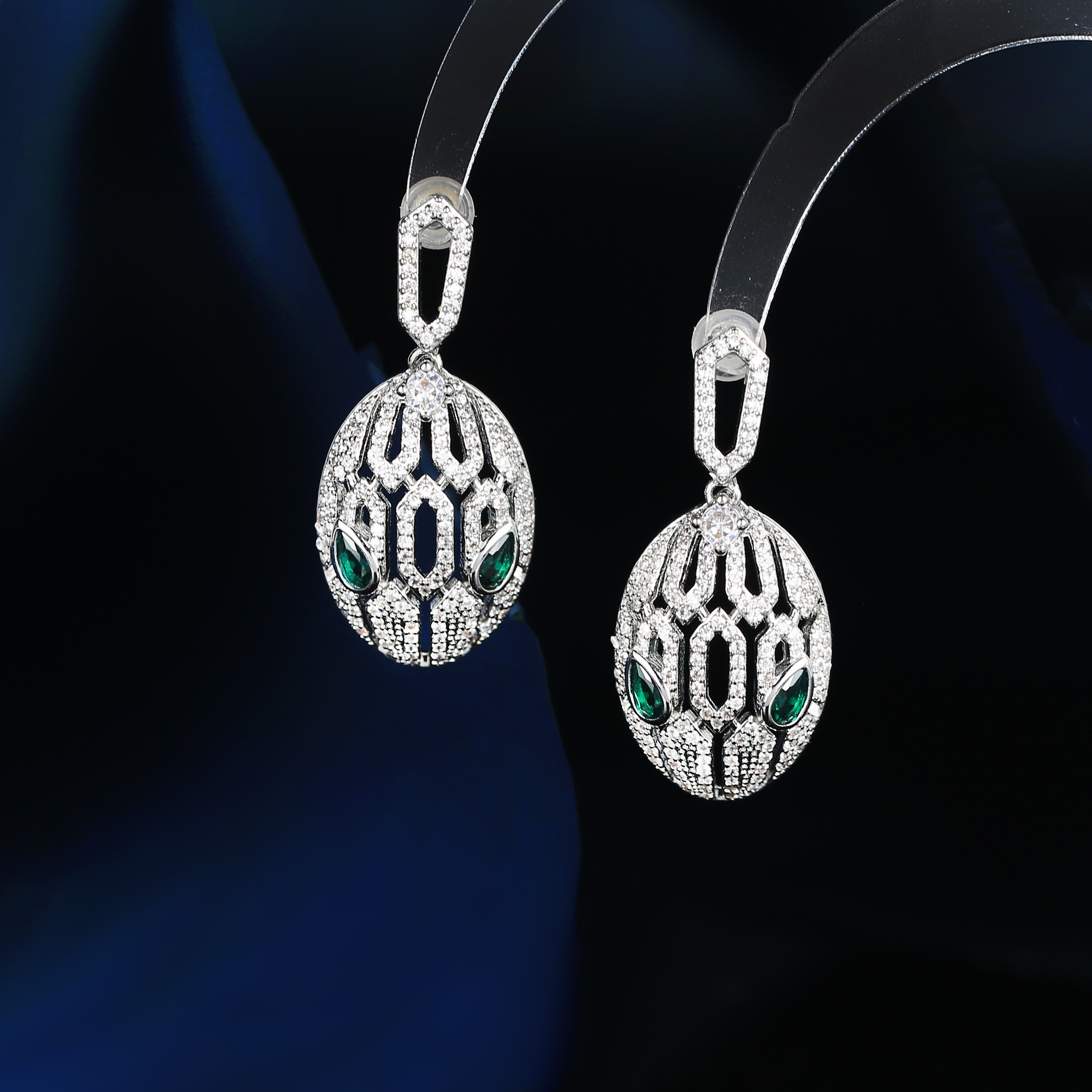 European and American Exaggerated Green Eyes Snake Head Earrings for Women Hollow Micro-Paved Zircon Feminine Fashion Earrings Wholesale