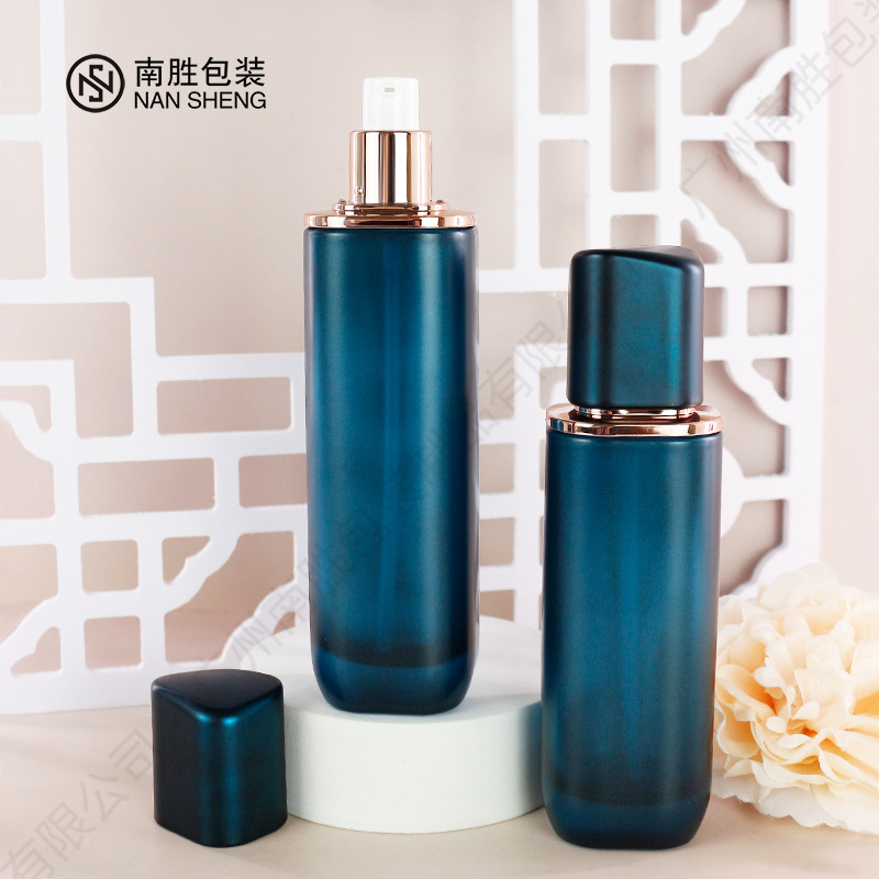 Picture of Travel sub-bottled 100ml square glass bottle water emulsion essence set sub-bottled cosmetic packaging materials