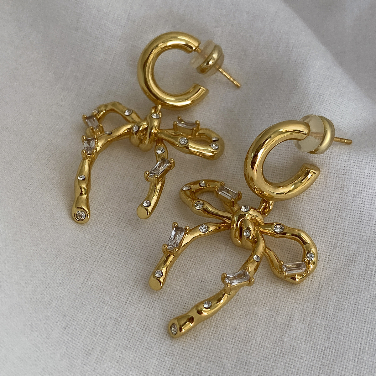 Fashionable French Fashionable Distinctive Earrings Super Fairy Bree Knot Three-dimensional Radian Diamond Bow Clavicle Chain Simple Set