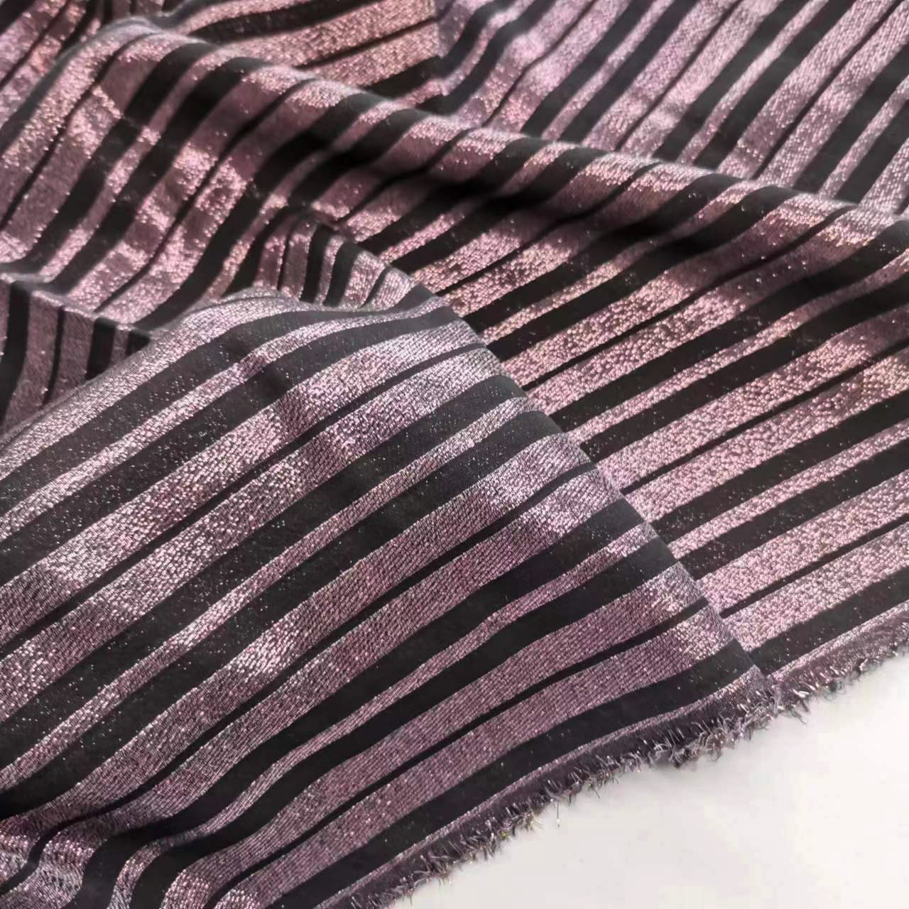 Picture of 17. Mumi woven gold silk fabric is impermeable to narrow fashion fabrics