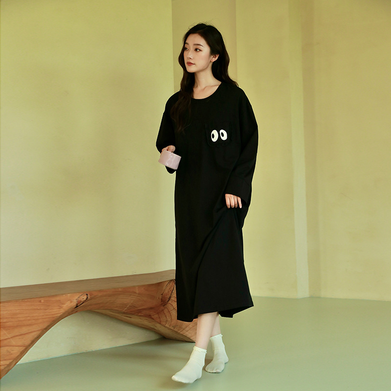 Pure Cotton Nightgown for Women, Autumn and Winter Long-Sleeved, Long Style, Black, Large Size, Can Be Worn Outside, Loungewear, Spring and Autumn, with Chest Pads