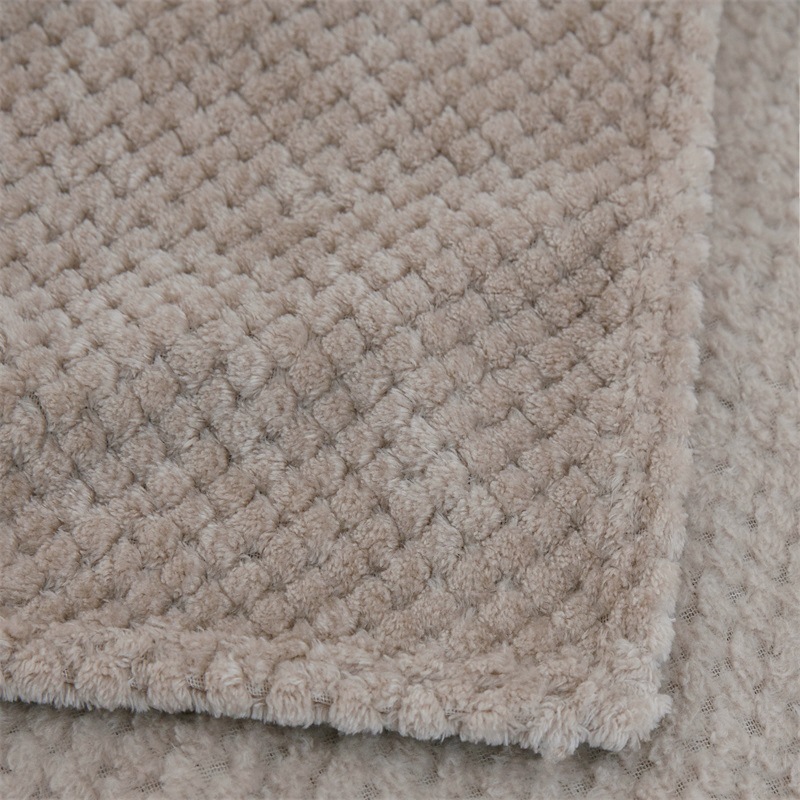 Picture of Thick solid color pineapple plaid sofa blanket flannel blanket coral fleece office air conditioning blanket gift blanket