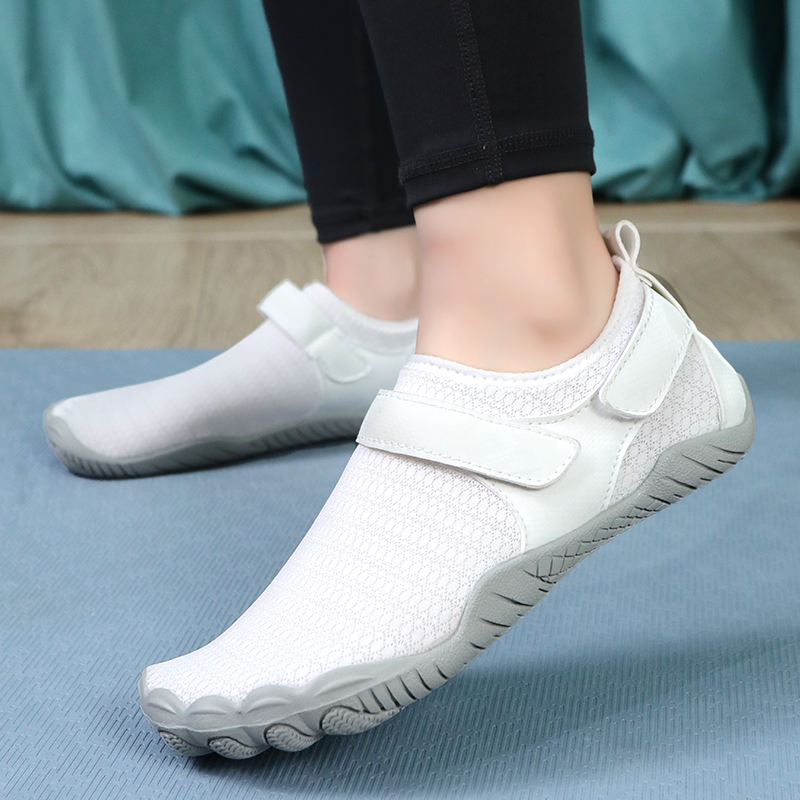 Picture of Indoor Fitness Shoes Men and Women's Shock Absorbing Running Shoes Quiet Rope Skipping Shoes Sports Yoga Shoes Women's Comprehensive Training Shoes