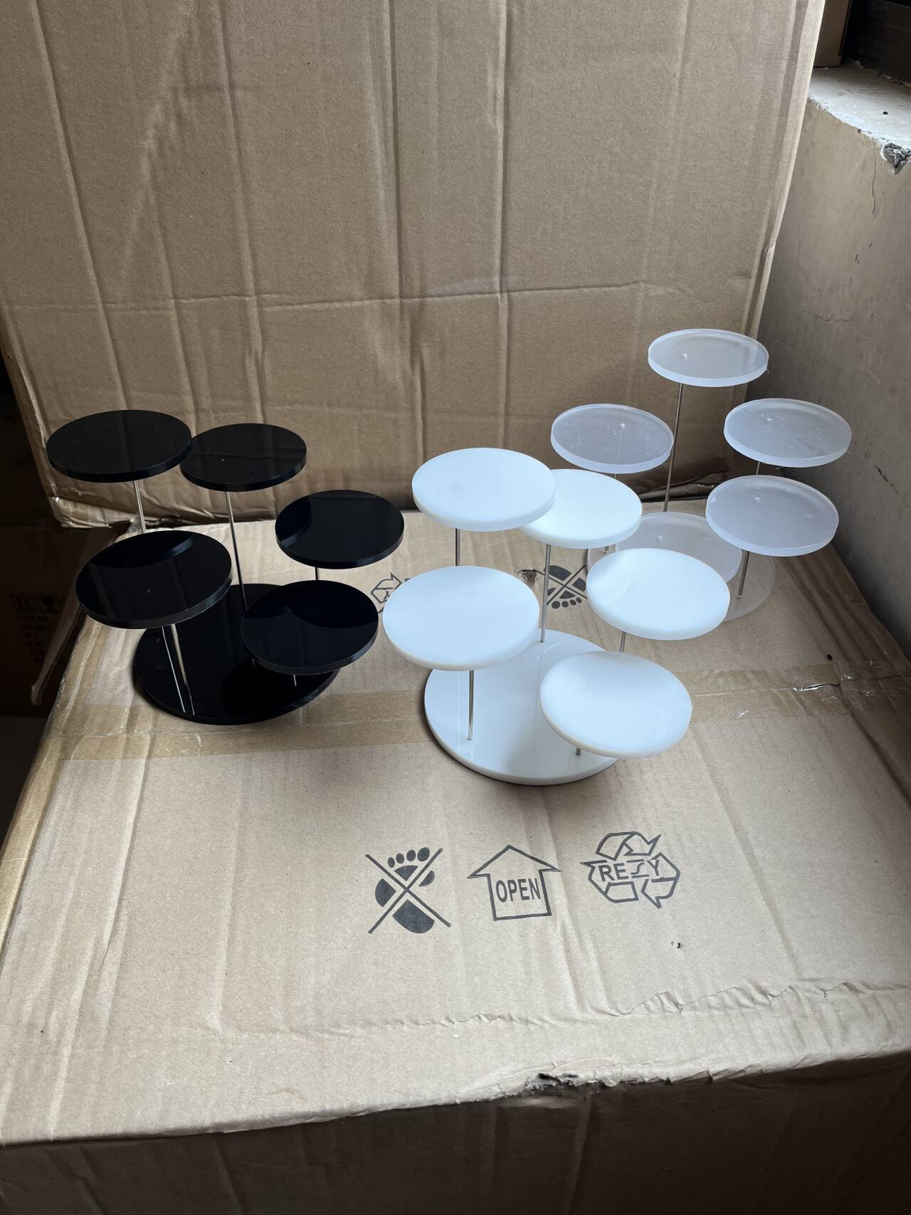 Picture of Acrylic round seat ring jewelry display stand small accessories jewelry tray desktop finishing storage display stand