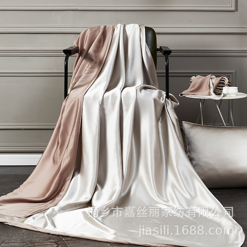 Picture of Carlsly silk quilt cover AB version wide quilt cover silkworm silk Tencel quilt cover lyocell quilt cover wholesale