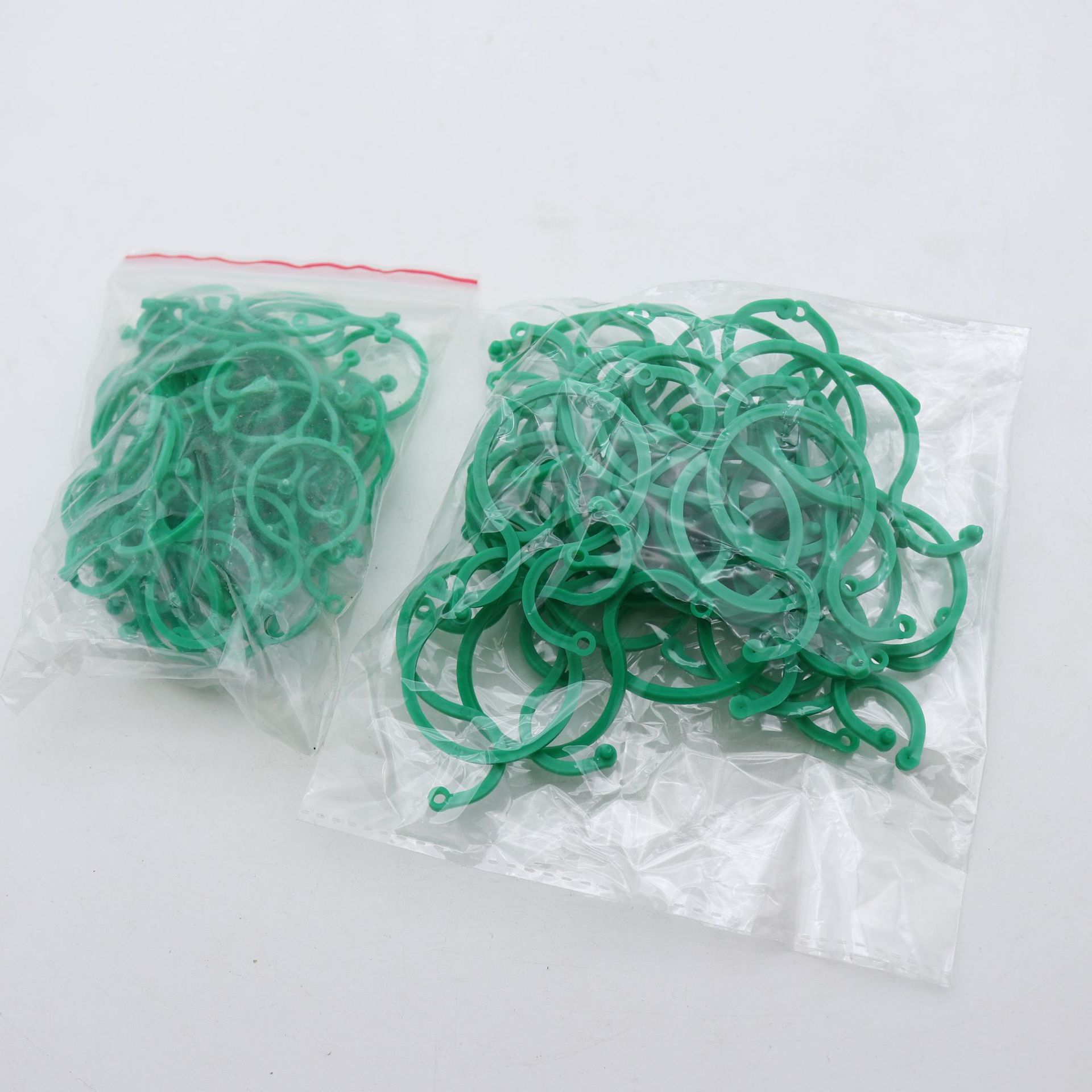 Plastic climbing vine hanging seedling clip binding vine clip binding branch hanging vine clip holding vine plant ornaments vegetable garden clip wholesale