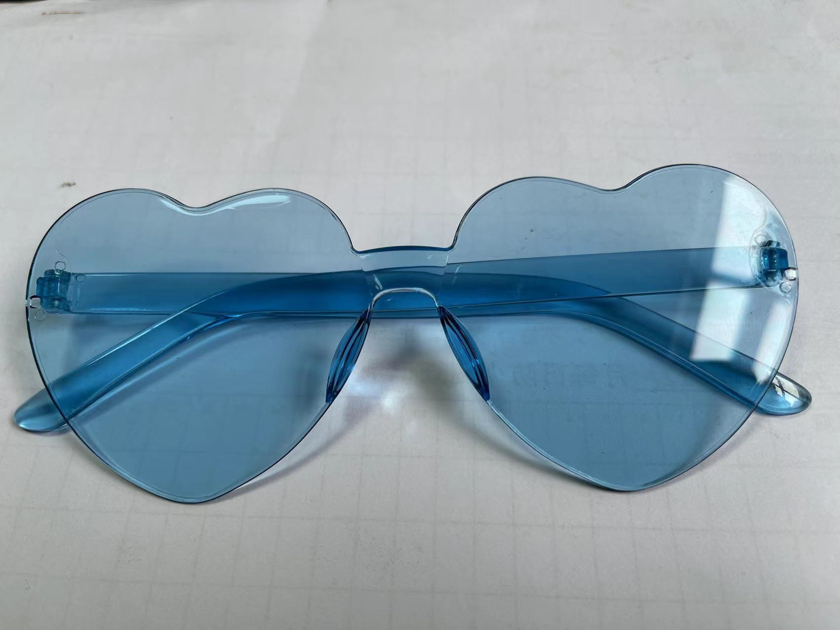 Picture of Heart Sunglasses, Heart Sunglasses, Jelly Color Rimless Heart-Shaped One-Piece Glasses, Dazzling Color Glasses