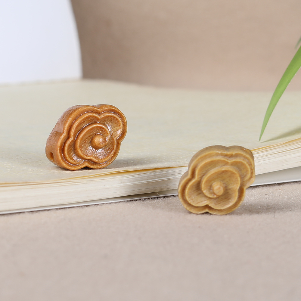 Green sandalwood wood carving Xiangyun back cloud diy pendant text play beads bracelet accessories mobile phone key creative pendant