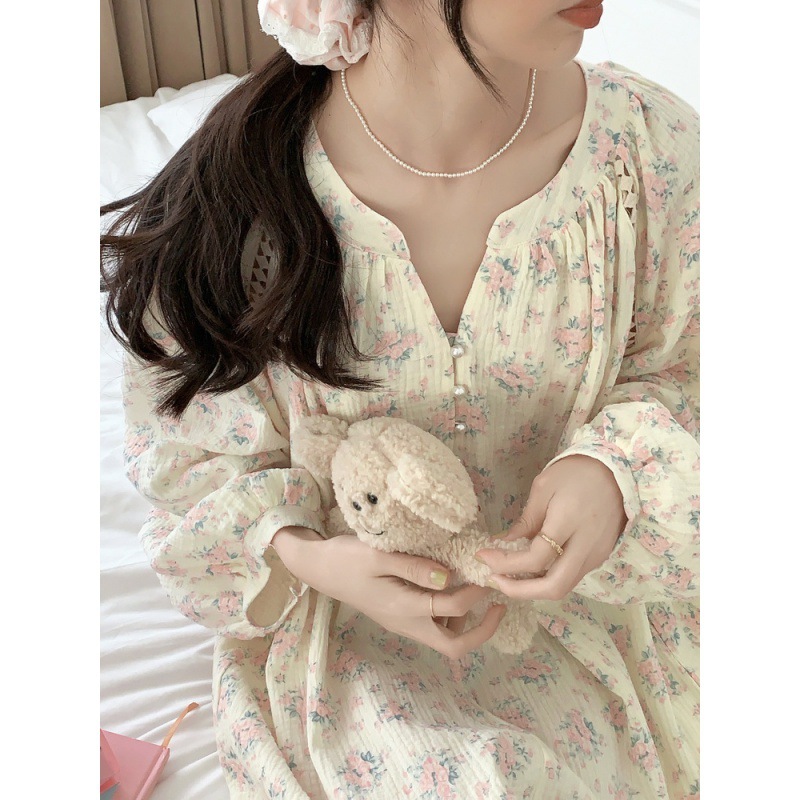Real shot 2024 autumn Korean ins new floral pearl buckle V-neck long pajamas ladies home clothes nightgown wholesale