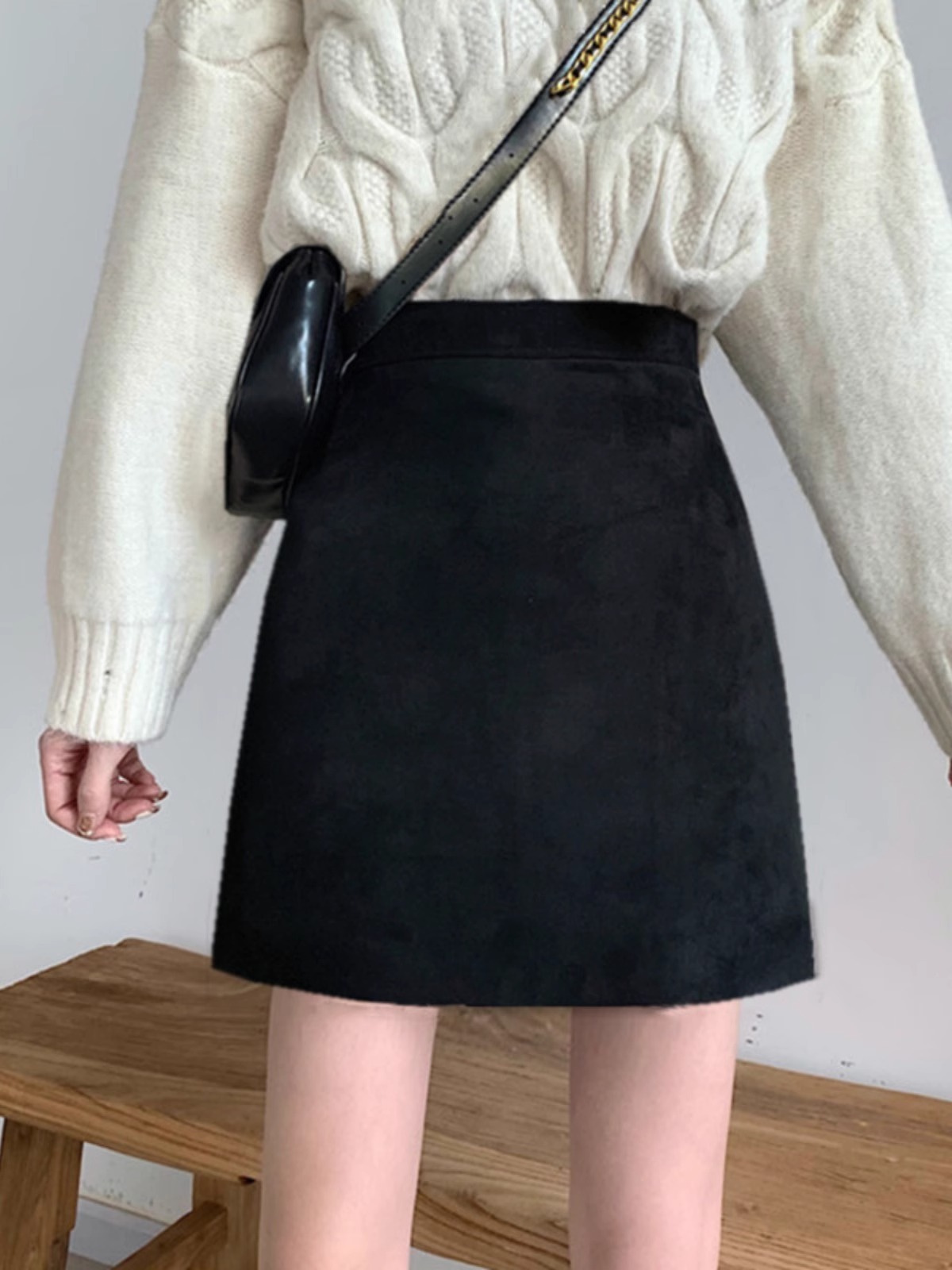 Deerskin Velvet Little Black Skirt Design Sense Bag Arm Skirt Women's 2025 Autumn and Winter High Waist Short Skirt