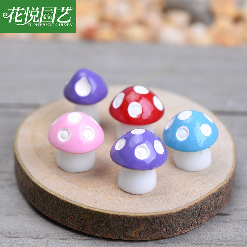 Picture of Mushroom Moss micro landscape ornaments fleshy ornaments ecological bottle DIY assembly resin ornaments medium 6 o'clock