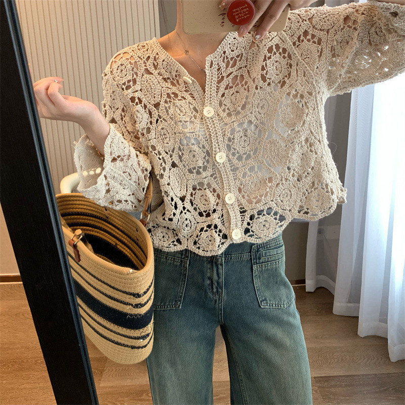Ten or three lines early autumn new! Korean-style heavy industry hollow-out crocheted craft long-sleeved knitted blouse cardigan