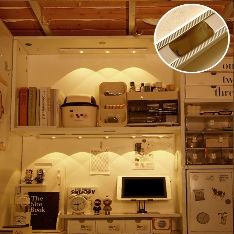 Dormitory students use beds, university lamps, hill night lights, charging atmosphere, bedside lamps, belts, bed curtains, and lights
