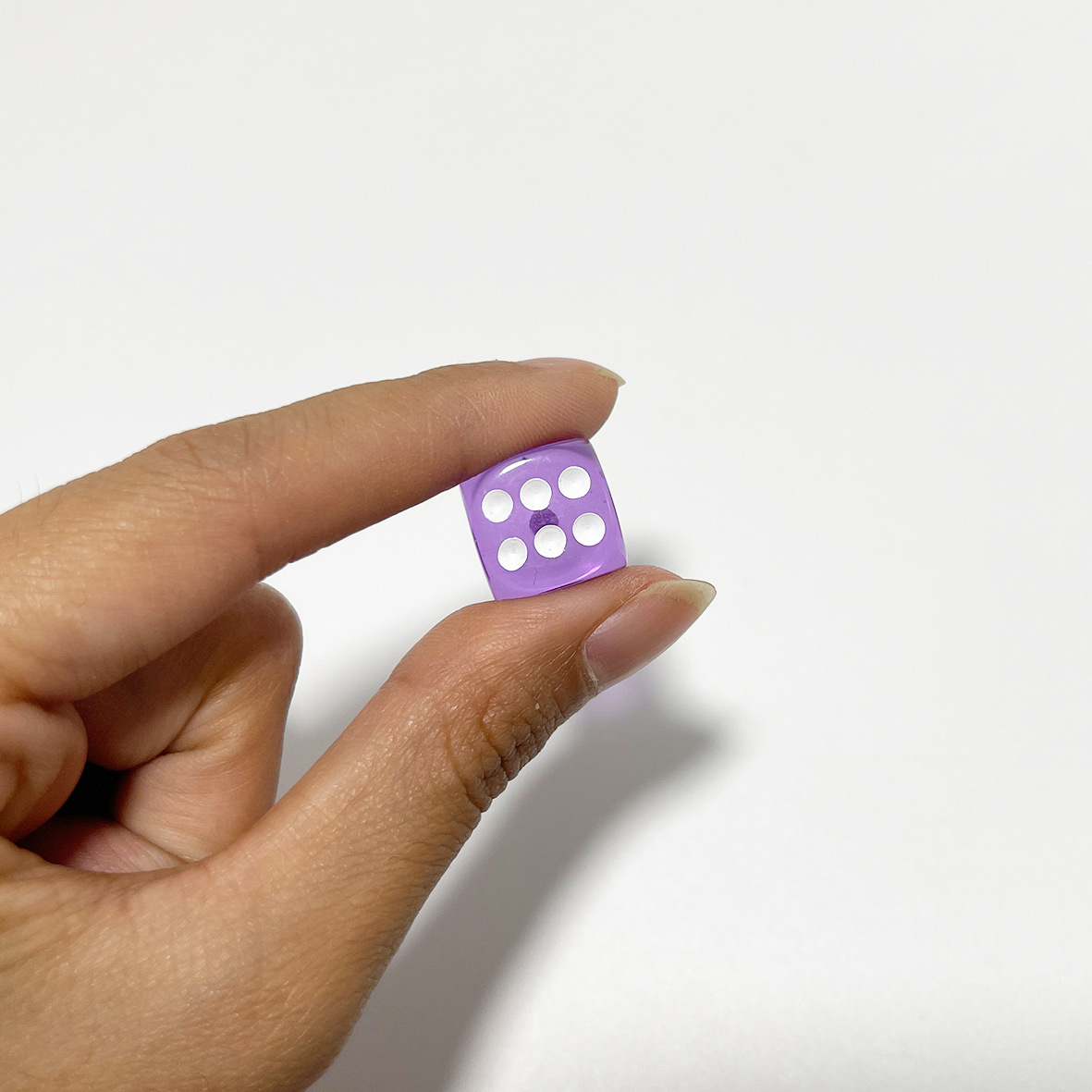 Picture of Yiwu Dege leisure and entertainment wholesale 14mm14mm 14 transparent crystal color dice color dice