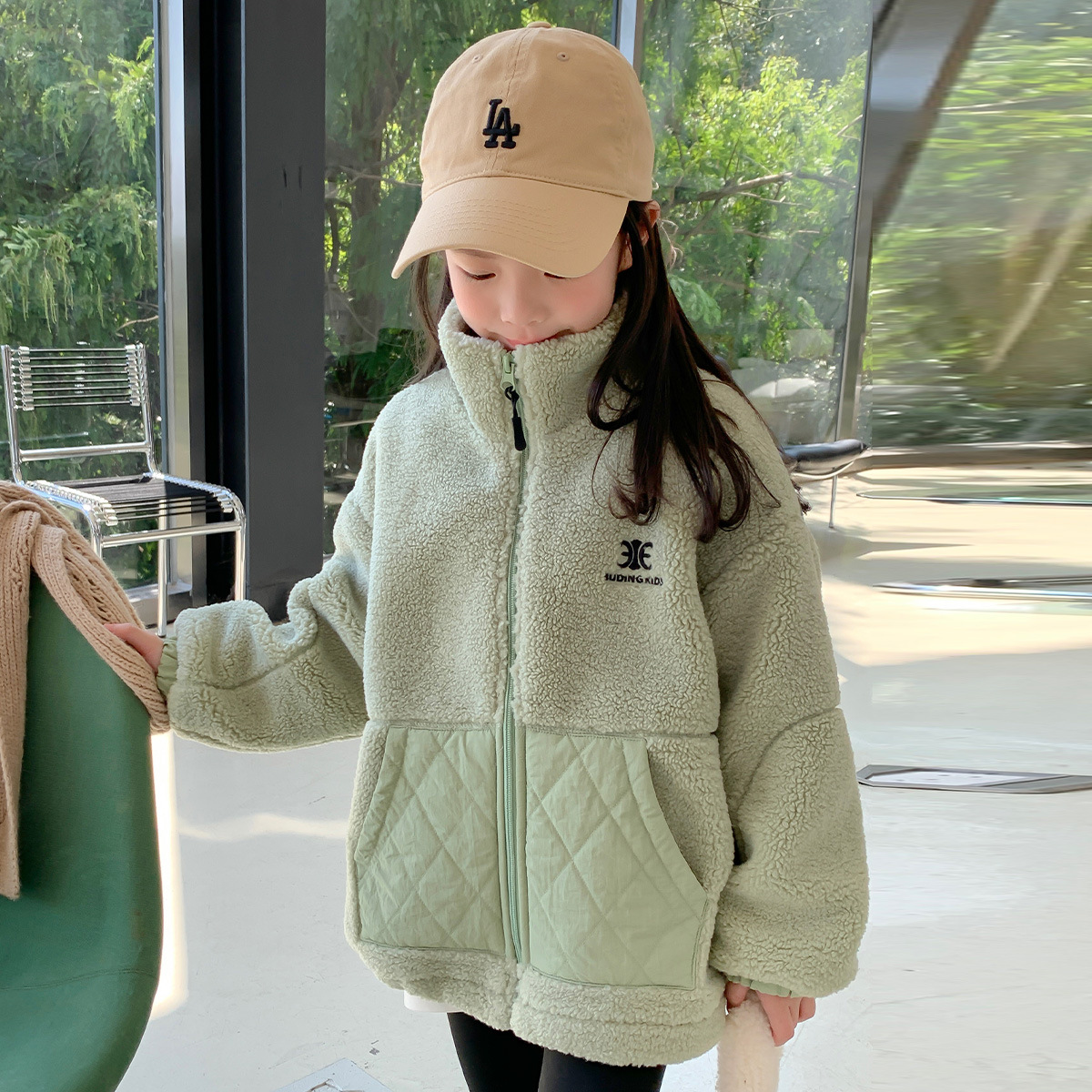 Picture of Thickened little wheat ear girls' coat 2023 autumn and winter new children's solid color plush coat stitching pocket